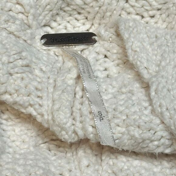 FREE PEOPLE Women’s Cream Long Sleeve Easy Cable Knit V-Neck Sweater Size Small - Picture 5 of 6